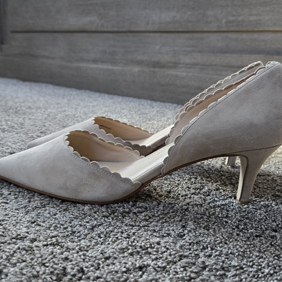 Pelle Moda Kenny Suede Heels with Scallop Trim NEW size 10 - Picture 9 of 10